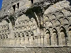 Arcos entrelazados y superpuestos. Monasterio del priorato de Wenlock. Much Wenlock, Shropshire.