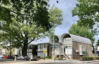 Casas adosadas con techo de barril en Southwest Waterfront de Washington D. C.