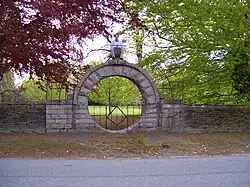 El asiento del mono y la puerta de la luna