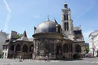 El ábside de la iglesia del lado de la rue du Faubourg Saint-Martin.