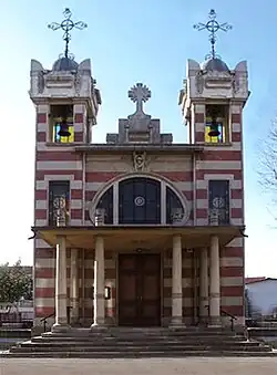 La iglesia del Villaggio Leumann.