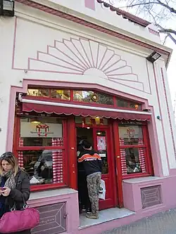 Fusión con la arquitectura art-déco prexistente