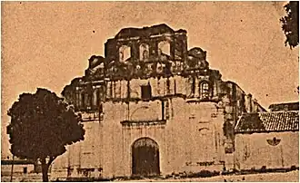 Atrio de la la Iglesia Grande a un costado el Exconvento de Santo Domingo.