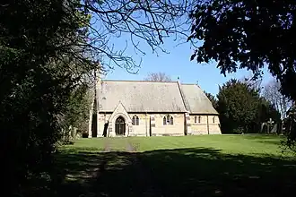 Iglesia de la Santísima Ascension (1867), Melton Ross, Lincolnshire, en piedra con un bellcote y un amplio ábside del presbiterio[23]​