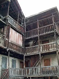 Típica casa antigua de las Dolomitas.