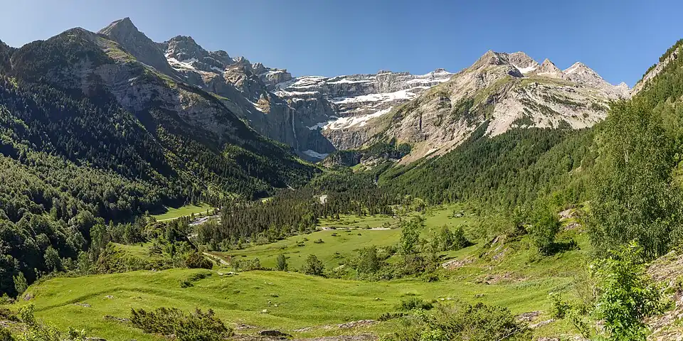 Vista lejana de la cascada de Gavarnie