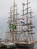 El Cisne Branco y su velero gemelo "Stad Amisterdam"