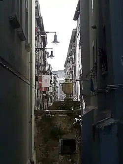 La fuente cierra la belena entre c/Descalzos y la Ronda de la muralla