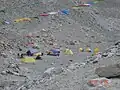 Tiendas de campaña de escaladores en el área restringida, más allá del área abierta a los turistas.