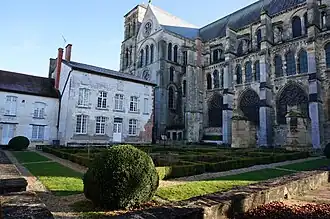 Lugar que ocupaba antiguamente el claustro, del que solamente se conservan restos