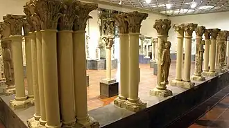 Reconstitución del claustro