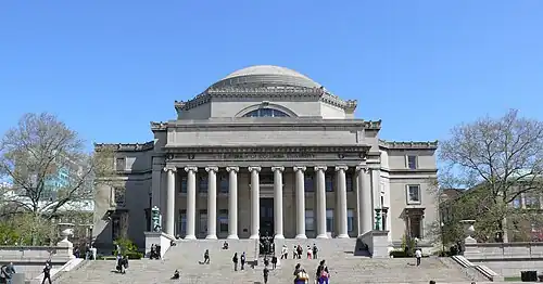 Biblioteca de la Universidad de Columbia en Nueva York, diseñada por Charles Follen McKim entre otros