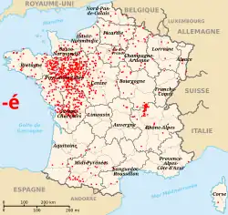 Terminaciones en -é. Derivan de -acum solo al oeste, en otros espacios son excepcionales.