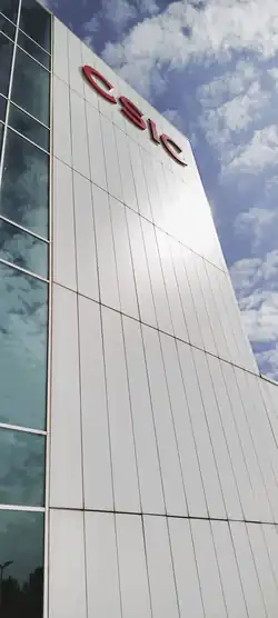 Logotipo del CSIC en el Ci2A.