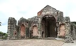 Vista exterior del convento.