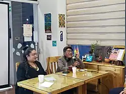 Virginia Ayllón Soria (a la derecha) en el Conversatorio "Mujeres por mujeres" organizado por Wikimedistas de Bolivia en marzo de 2024.