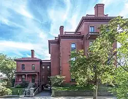 Lado de Angell Street (lado norte)