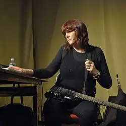 Cosey Fanni Tutti -guitarra, voz, corneta- (1976 - 1981, 2004 - 2010)