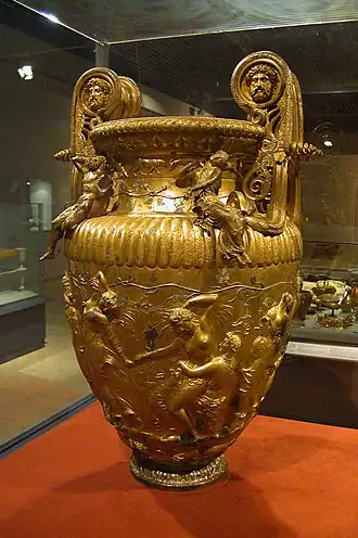 Cratera de Derveni, crátera de volutas, c. 330–320 a. C.