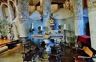 Altar dedicado a la Virgen de Montserrat