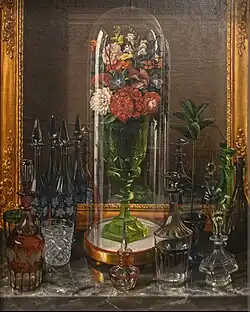 Cristales (Florero verde de cristal prensado en capelo), siglo XIX, Colección Banamex, Ciudad de México