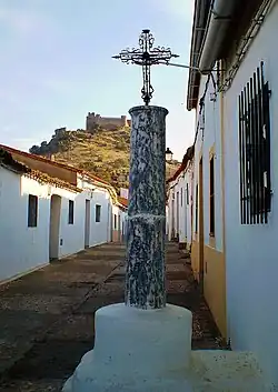 Cruz de la Calle San Juan del siglo XVI.