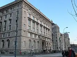 El Cunard Building de Liverpool (1914-1917), diseñado por William Edward Willink y Philip Coldwell Thicknesse.