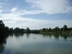 Final de la Dársena del Guadalquivir, en el Parque de San Jerónimo, en su frontera con el Parque del Alamillo.