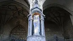 Imagen de la Patrona, que da nombre a la plaza.