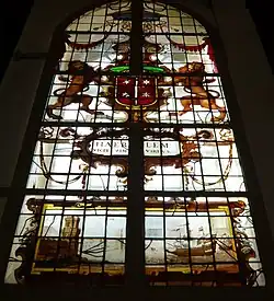 Ventana que se encuentra actualmente en el Ayuntamiento de Haarlem, originalmente realizada por Thibaut para una iglesia en Bloemendaal