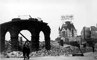 Entre las ruinas de la Segunda Guerra Mundial