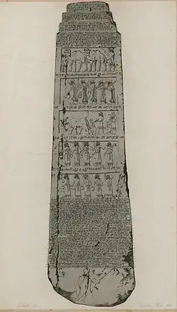 Dibujo arqueológico del oblisco negro