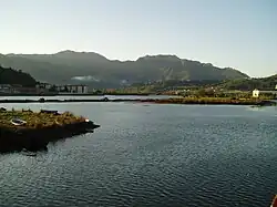 Vista del Sella en el momento de juntarse con la Ría de Ribadesella.