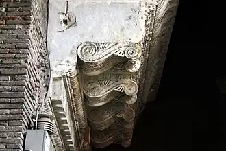 Detalle del entablamento.