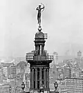 Diana sobre la Giralda de Nueva York, sin fular, hacia 1905