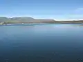 Espejo de agua visto desde la coronación del dique.