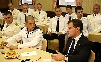 Reunión de Dmitry Medvedev con marineros en 2009.