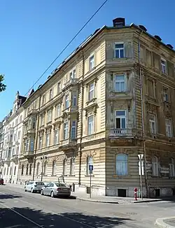 Casa en la esquina de la orilla del Danubio, calle Döbrentei 8