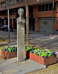 Busto en honor a la doctora Martina Castells Ballespí que tiene en la avenida que lleva su nombre en Lérida.