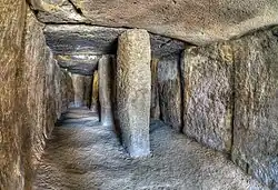 Dolmen de Menga, formado con varias losas como cubierta.