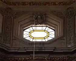 Detalle de una de las ventanas en la cúpula.