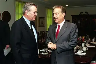 El secretario de defensa de Estados Unidos Donald Rumsfeld y Andrés Pastrana presidente colombiano,en 2001.