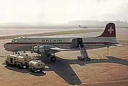 Douglas DC-4 de Balair en el aeropuerto de Mánchester (1963)