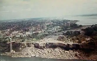 Las cataratas estadounidenses cuando se desvió el caudal del río Niágara en 1969.