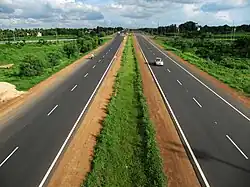 Durgapur Expressway, no parte de la NH 2- NH2 o GTR va por el lado del Ganges- desde Burdwan vía Memari, Mogra, Bandel, Srirampur, Belur hasta Howrah.