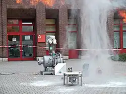 Consecuencias de la explosión, con harina sin quemar en el suelo