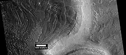 Grupo de capas en el cráter, foto por HiRISE en su programa HiWish