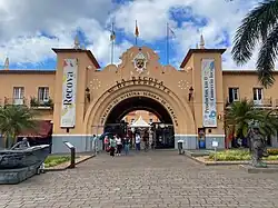 Entrada al mercado.