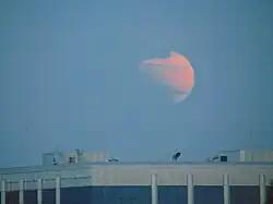 Eclipse al atardecer tomado en Roma, Italia.