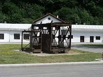 Jaula y dependencias